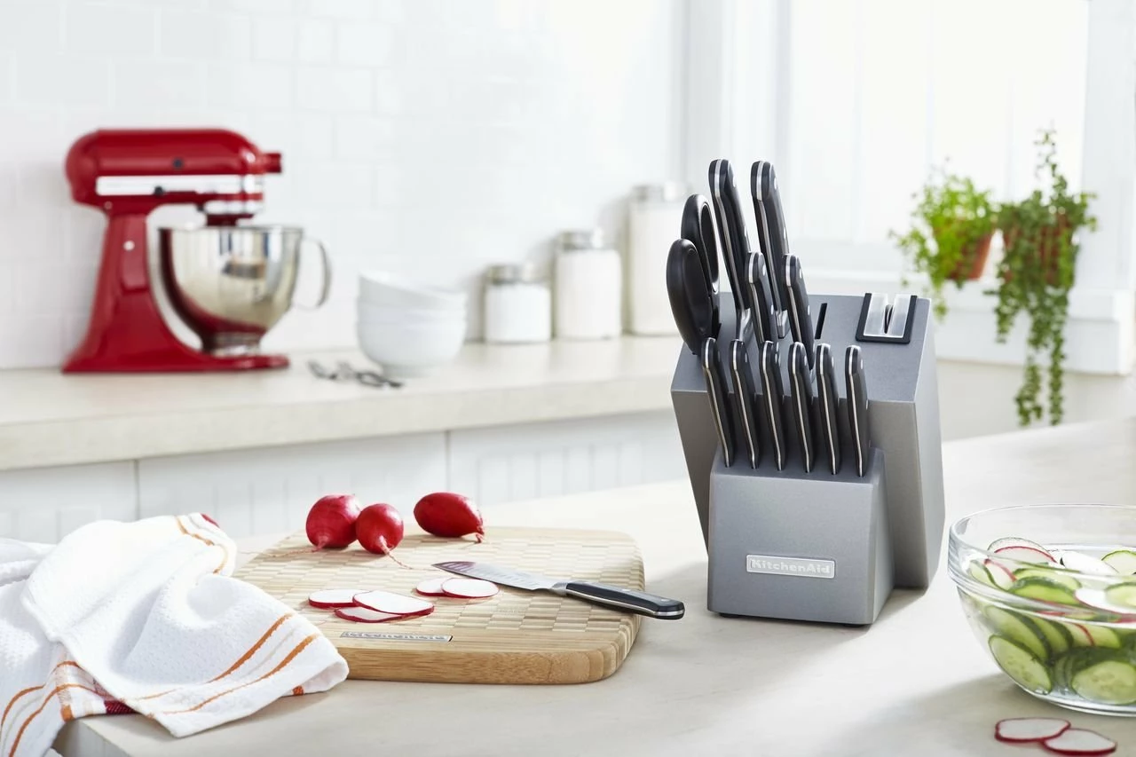 KitchenAid Classic Forged 14-Piece Knife Set | Triple Rivet 6 KitchenAid Classic Forged 14-Piece Knife Set | Triple Rivet - Image 4